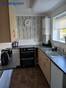 Wuther Heights Retreat - Ground Floor Apartment With Parking - Image 1