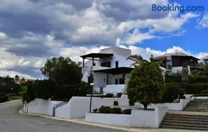 Sonia's House with Garden - Image 3