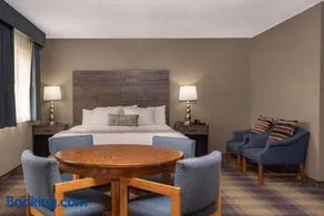 Baymont Inn Baldwin - Image 2