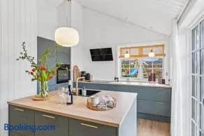 Exclusive Holiday Home From 2024 Near The Beach - Image 3