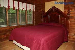 Carolina Landing Camping Resort Luxury Cabin 8 - Image 3