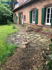 Grande chambre avec salle de bain et WC privés - Image 1