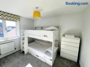 4 Bedroom home with study space - Image 2