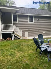 The Lazy Bear Cabin - Image 2