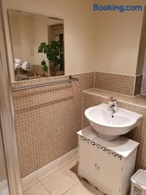 Beautiful ensuite room - Image 2