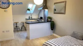 Studio one bedroom En-Suite with Kitchenette - Image 1