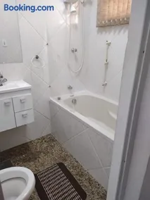 Apartamento 2 dormitórios, wifi, ponta da praia, predio em frente ao mar - Santos - Image 2