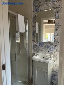 Arden Bungalow - Image 2