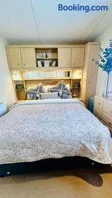 Shoreline Stay - Image 1