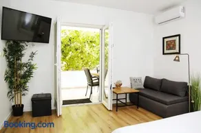 Studio Apartment Gea - Peaceful & Quiet - Queen Bed, Modern, Parking - Image 3