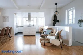 Ocean Views and Gorgeous Design in a Light-Filled 3 BDRM/1.5 Bath Village Home - Image 1