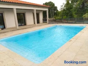 Nogueira House - Piscina e Luxo - Image 1