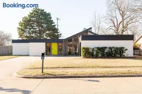 Minutes To Ou Stadium Fire Pit Grill 3bd - Image 3