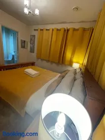 Holiday Home In Cardiff. Sleeps 6 - Image 4