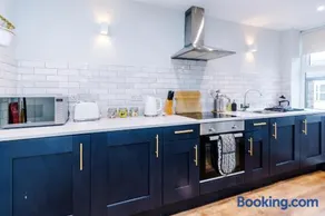 Lincoln House Apartments Buxton by Assured Stays - Image 5