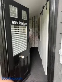Apple Tree Lane Cottage - Image 4