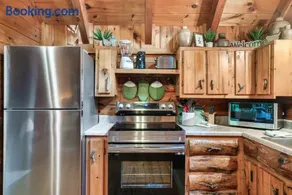 Studio Log Cabin - hot tub, fireplace, views, private! - Image 3