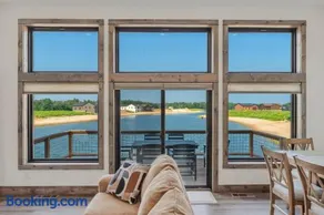 New Listing Lakeside Beach Sleeps 15+ Pet friendly - Image 2
