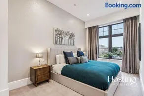 The Kensington Suite - 2Bed Apartment with Parking - Image 4