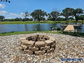 Lakefront w Fire Pit, Lake Fun, and Horse Feeding - Image 2