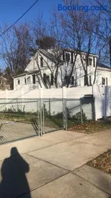 cozzy room with private entrance and drive way - Image 3