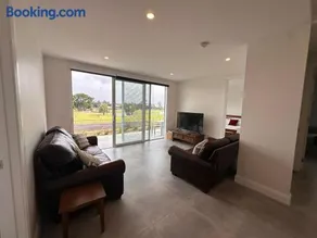 Private Getaway - Portarlington! - Image 2