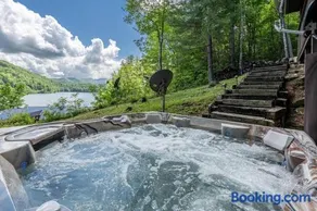 Lakefront Point Retreat on Nantahala Lake with Dock - Image 2