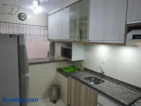 Apto 2 quartos no centro de Bombinhas, 130 metros praia - Image 4