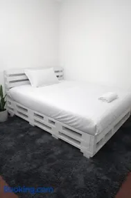 Fully Furnished 2 Bedroom Apartment Embu Kanyuambora - Image 4