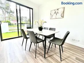 Austral Brand New Modern 4 Br Home - Image 3