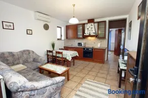 Apartment Aircon Wifi Free Parking Sizl - Image 1