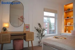 Cosy Renovated House in Warrington - Image 2