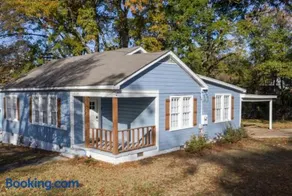 Backyard Beauty Bungalow in Jackson - Image 3