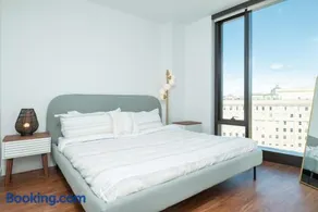 Back-Bay 2BR Penthouse w Roof top and GYM - Image 3