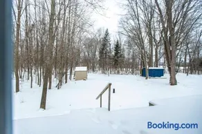 Cozy winter retreat close to Ottawa, Gatineau - Image 2