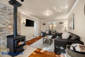 Bear Lodge - Image 1