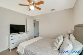 4bd Playhouse in Cape Coral with Heated Pool, 6 bikes, and 2 Kaya - Image 4