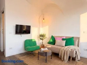 Panoramic Lake Iseo Retreat with Private Garden - Image 4