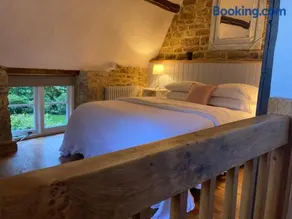 Beautiful Thatched Cottage with Piano - Image 3