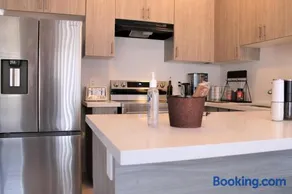 Modern Town House Barrie South - Image 5