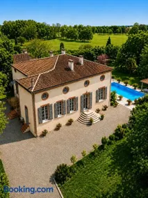 Manoir de La Gravette Authentic French Manor Experience - Image 1