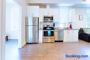 StayStreet Suites - Modern & Bright Queen Suite - Image 2