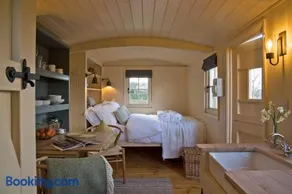 The Hut - Image 1
