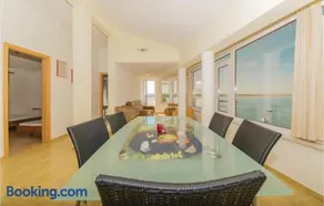 2 Bedroom Stunning Home In Povljana - Image 4