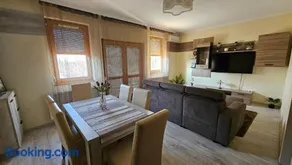 Lotti City Apartman - Image 2