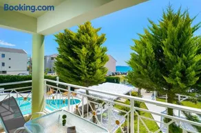 Lafeyra Apartments - Image 1