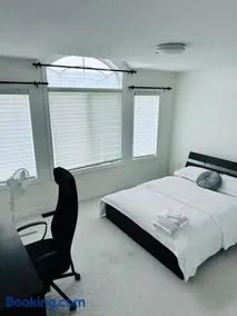 Peaceful and cozy stay in Charming Innisfil House - Image 1