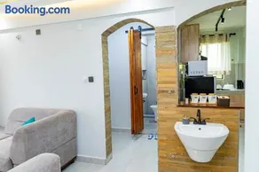 Bertly Homes and Suites - Image 2
