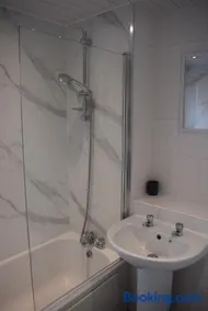 3 Bedroom-Kelpies Serviced Apartments Burns - Image 5
