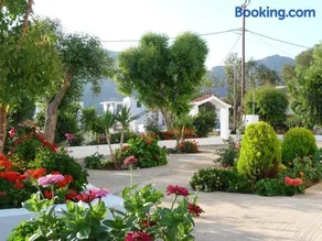Irinoula Apartments - Image 2